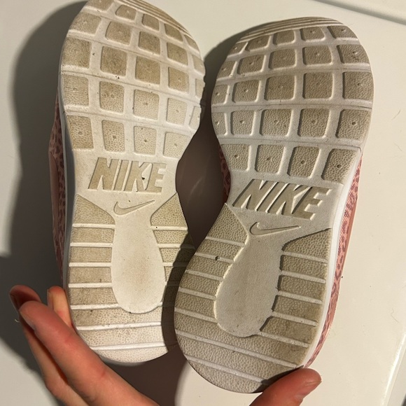 Leopard print Nike tennis shoes - Picture 3 of 4